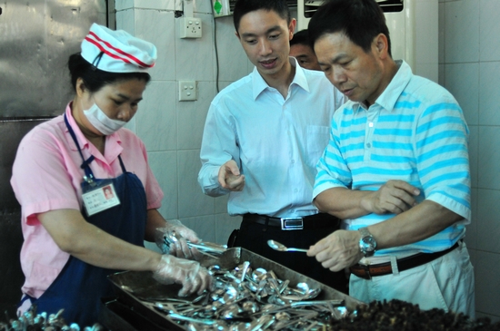 学校召开食品安全专题工作会